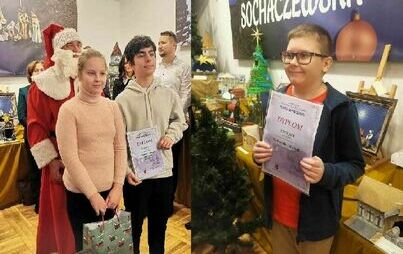 Na zdjęciu ucznuiowie pozują do zdjęcia po wręczeniu nagród za Sochaczewska Szopkę