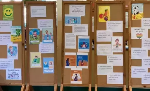 Na zdjęciu widzimy "Kącik Edukacyjny" z tematyki prozdrowotnej