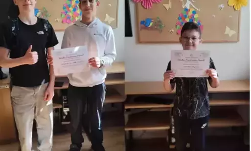 Na zdjęciu widzimy uczniów którzy odebrali nagrody z Poszukiwania Pisanek