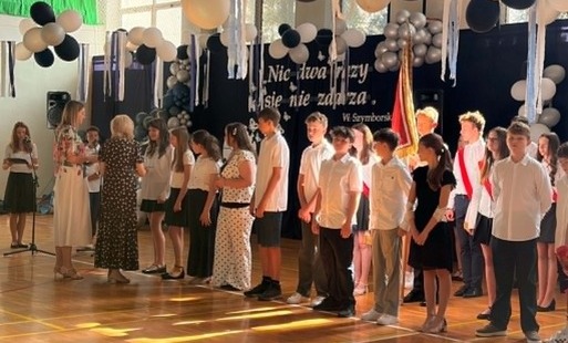 Zdjęcie do Fotorelacja z zakończenia roku szkolnego2025/26,  klas I-VIII 