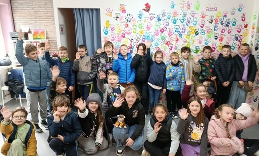 Na zdjęciu widzimy grupę uczniów na zajęciach Laborek.