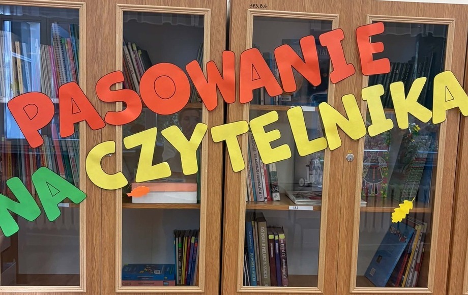 Pasowanie uczniów klas II na czytelników w SP3 w Sochaczewie